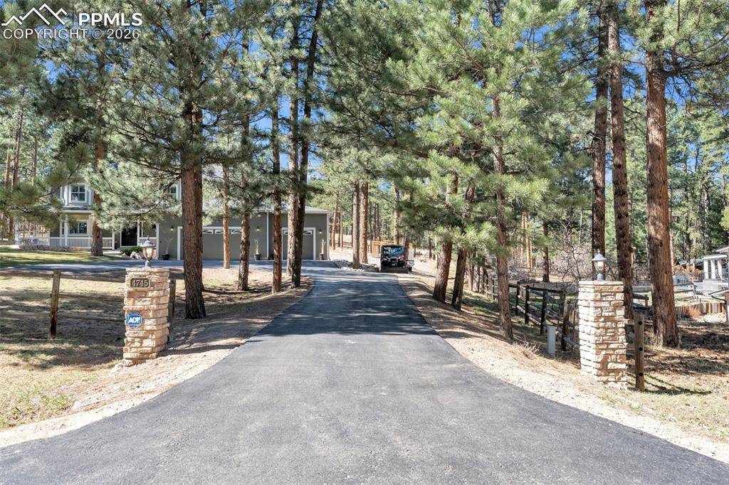 4745 Cheyenne DR, Larkspur, CO 80118