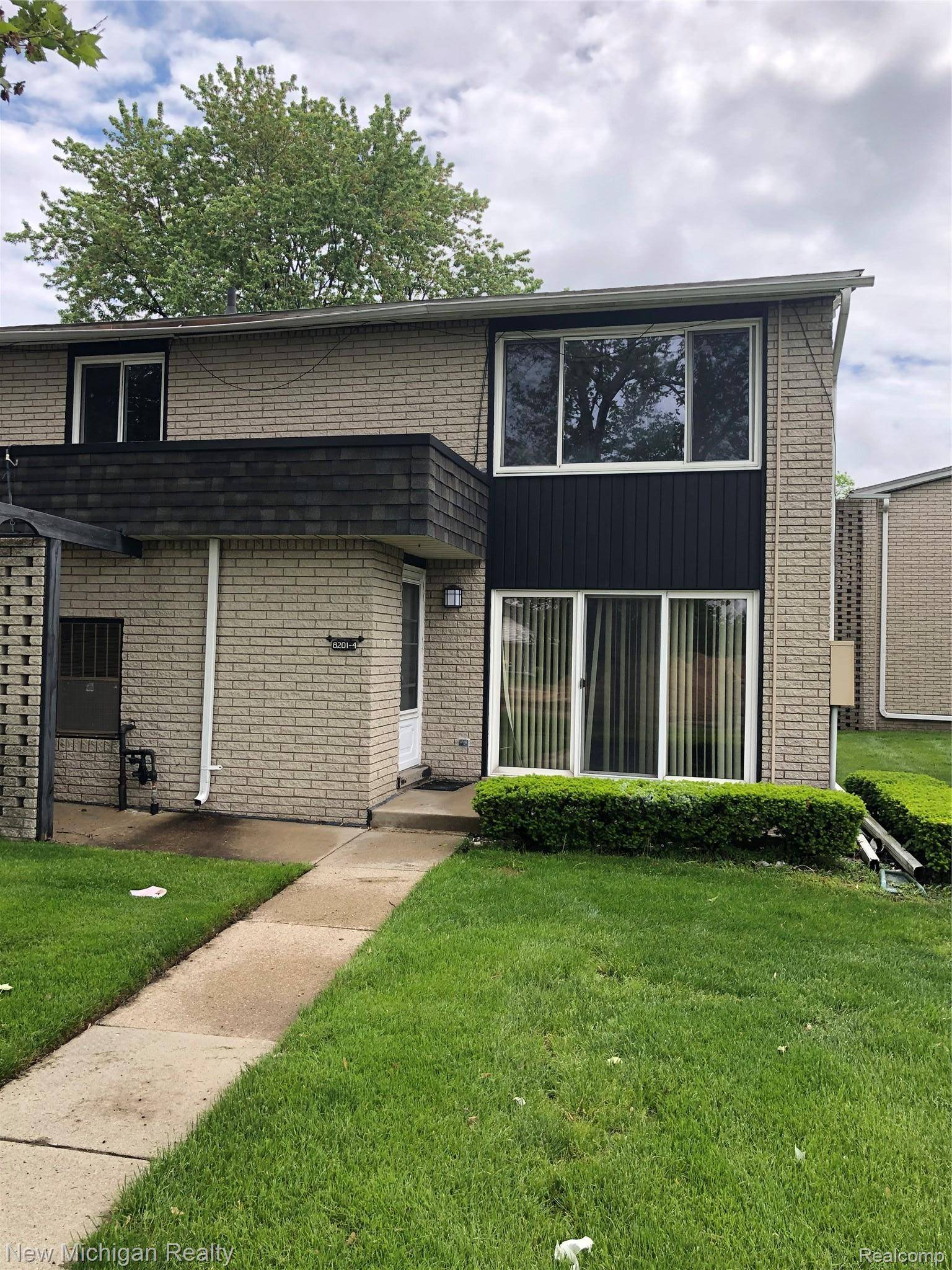 8201 Kennedy CIR #4, Warren, MI 48093