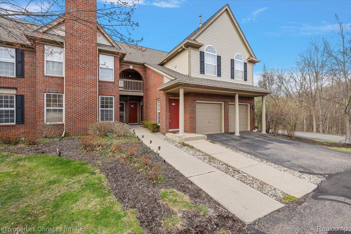 28360 Carlton Way DR, Novi, MI 48377