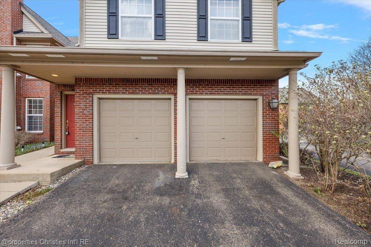 28360 Carlton Way DR, Novi, MI 48377