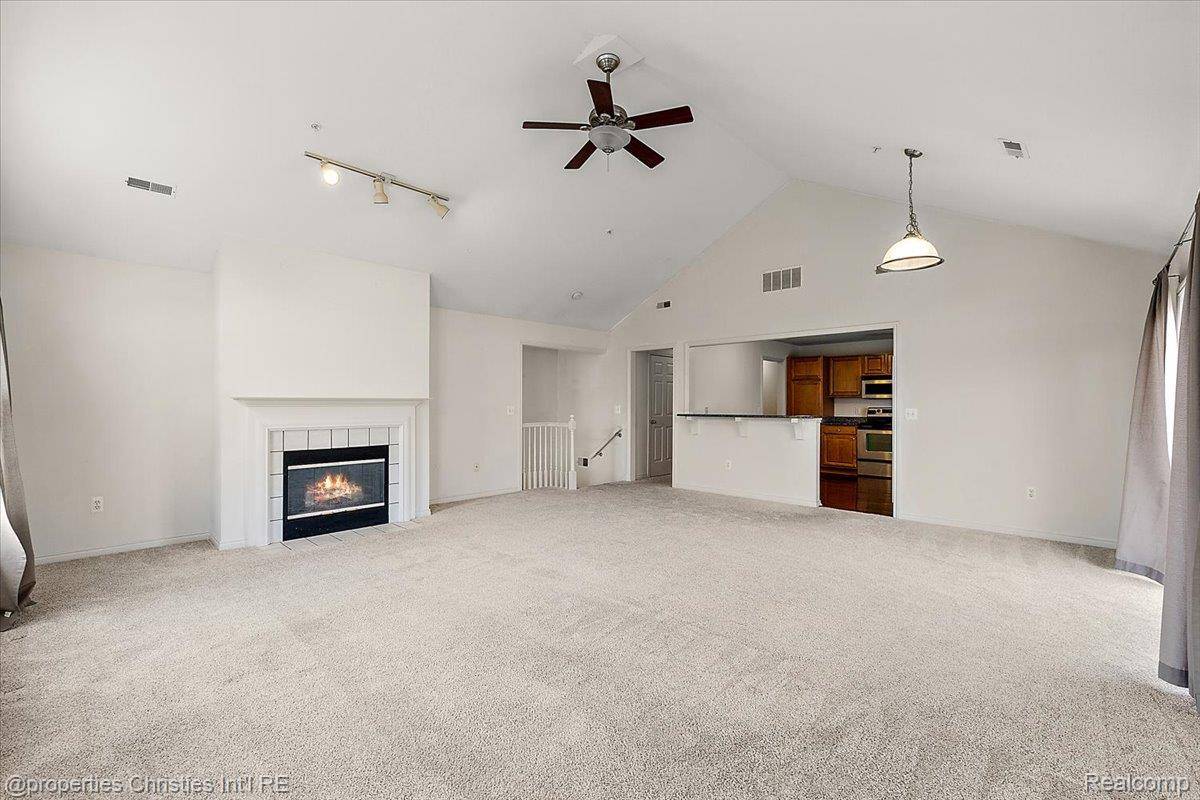 28360 Carlton Way DR, Novi, MI 48377