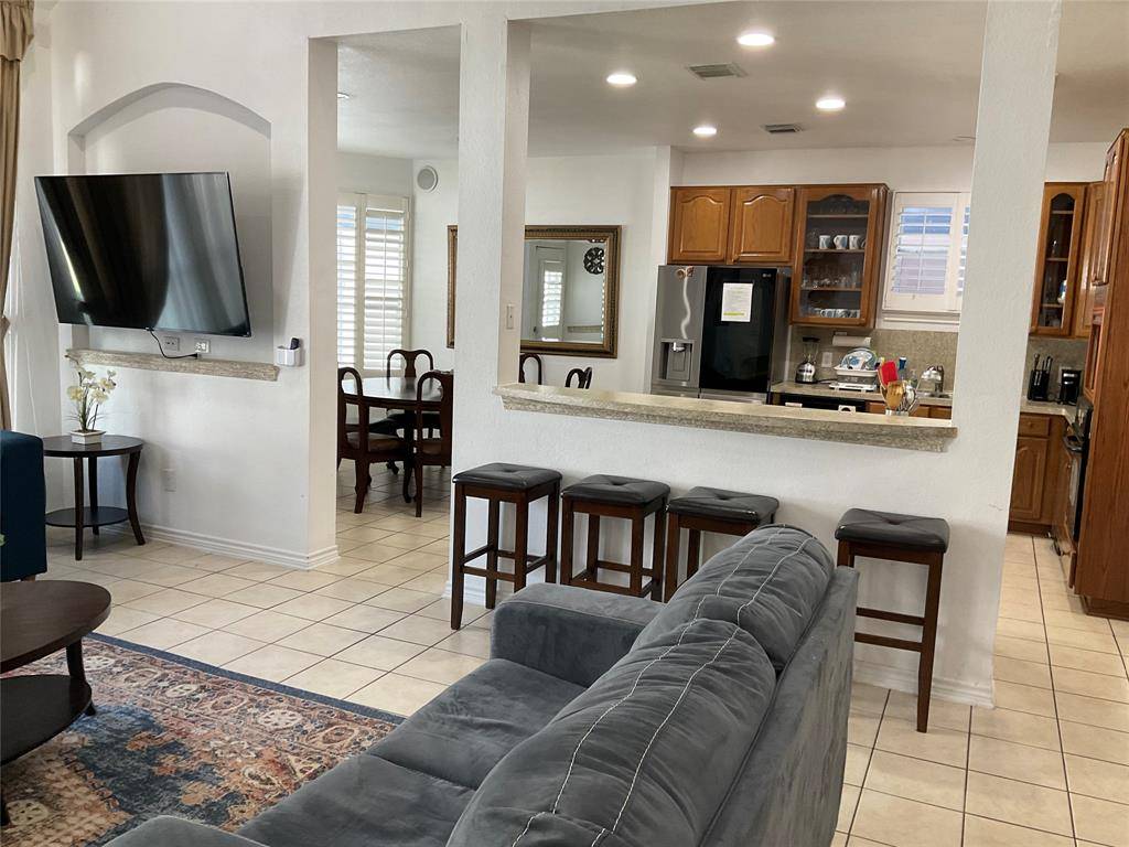 2206 N Carroll Avenue, Dallas, TX 75204