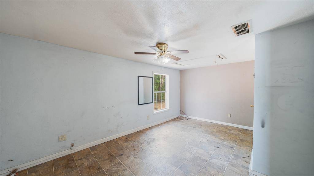 901 W Cayuga Drive, Athens, TX 75751