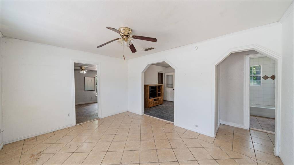 901 W Cayuga Drive, Athens, TX 75751