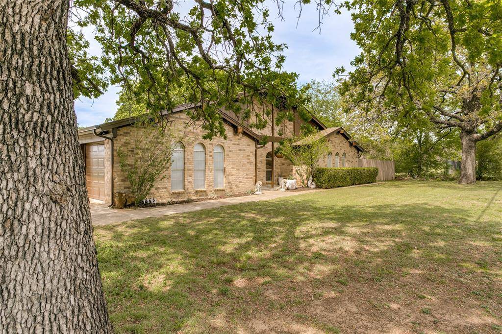 6917 Smithfield Road, North Richland Hills, TX 76182