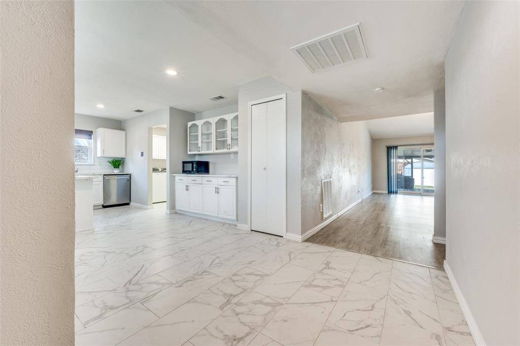 2043 Chatsworth Road, Carrollton, TX 75007