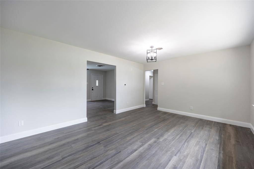 536 Lakeshore Drive, Ennis, TX 75119