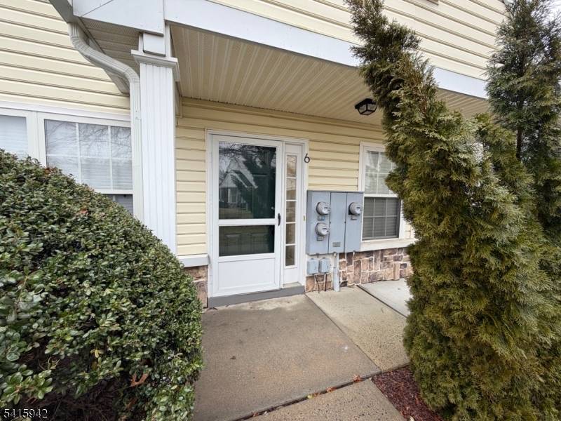 6 Nashville Ct, Tinton Falls Boro, NJ 07712