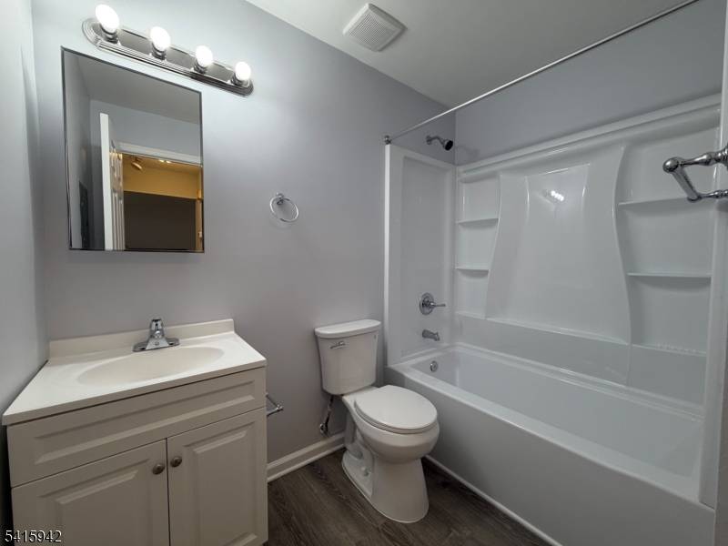 6 Nashville Ct, Tinton Falls Boro, NJ 07712