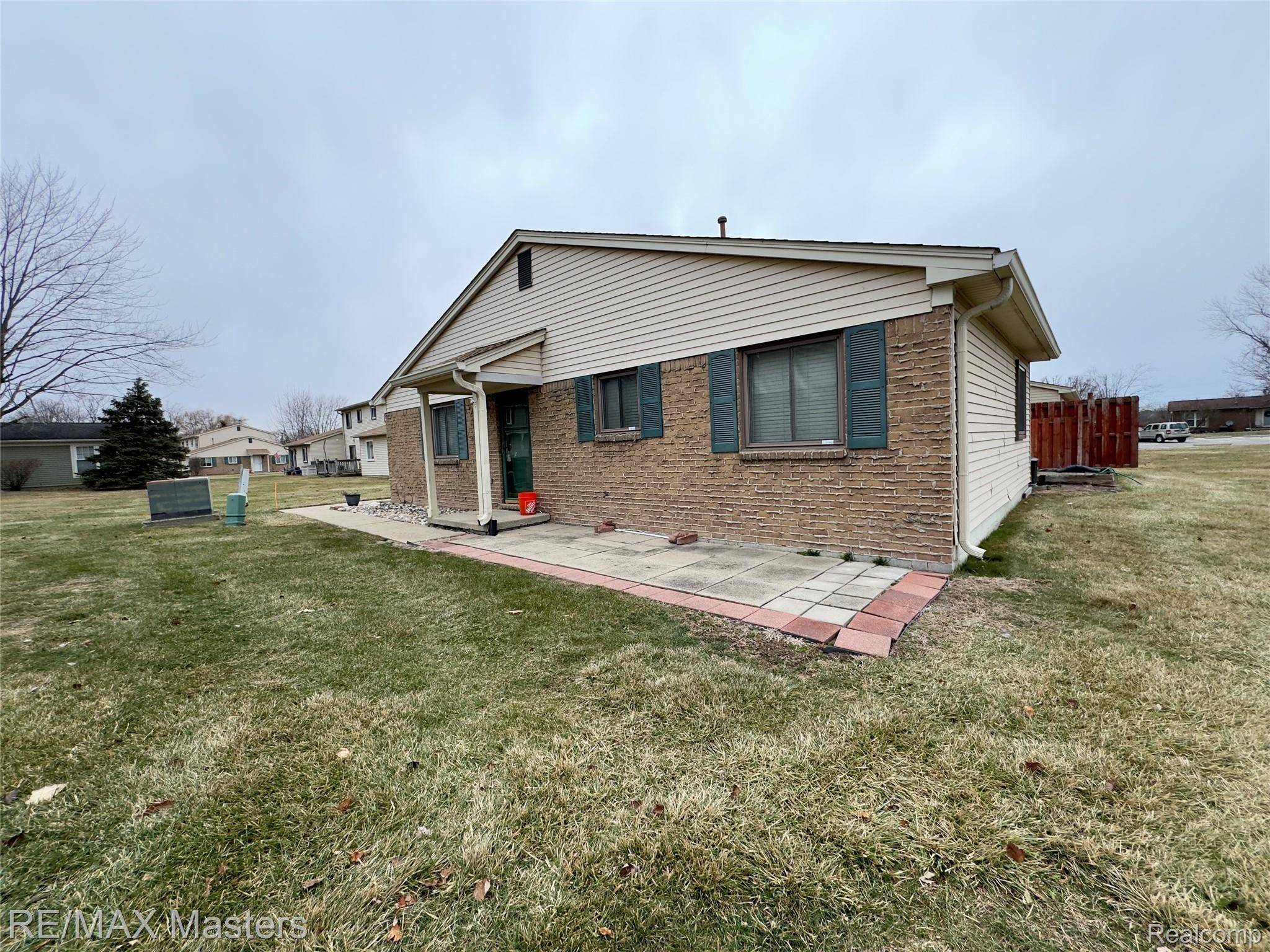 20037 Village Green CT, Brownstown Charter Township, MI 48183