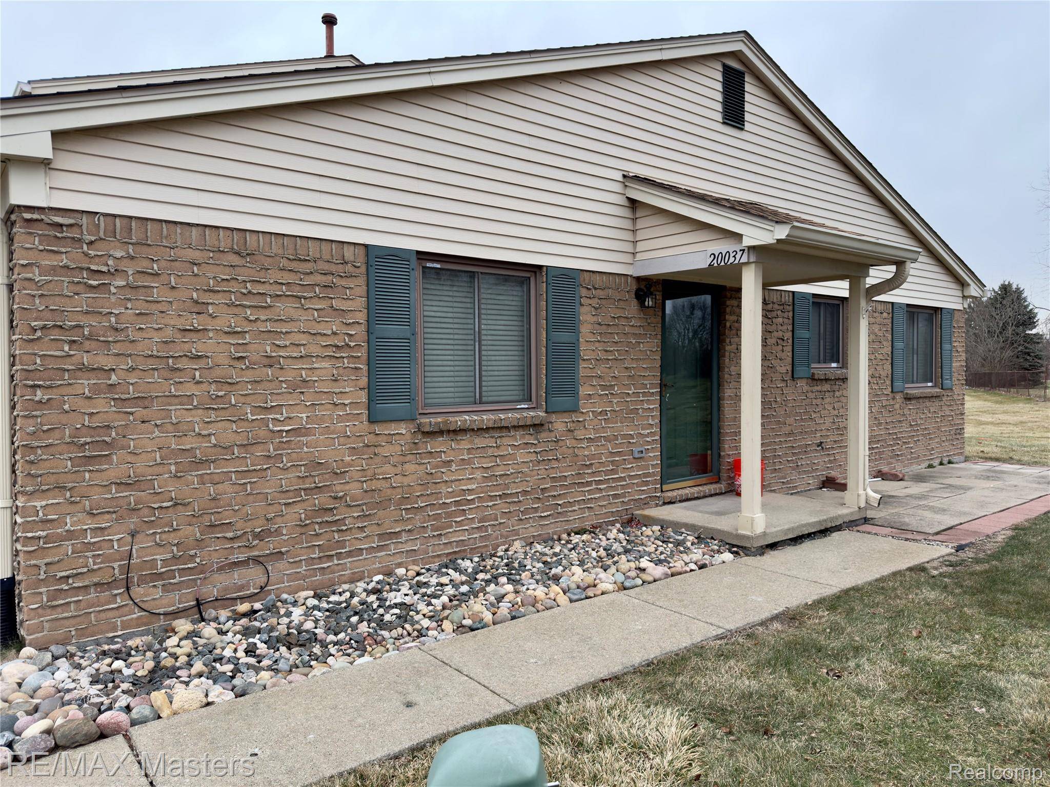 20037 Village Green CT, Brownstown Charter Township, MI 48183