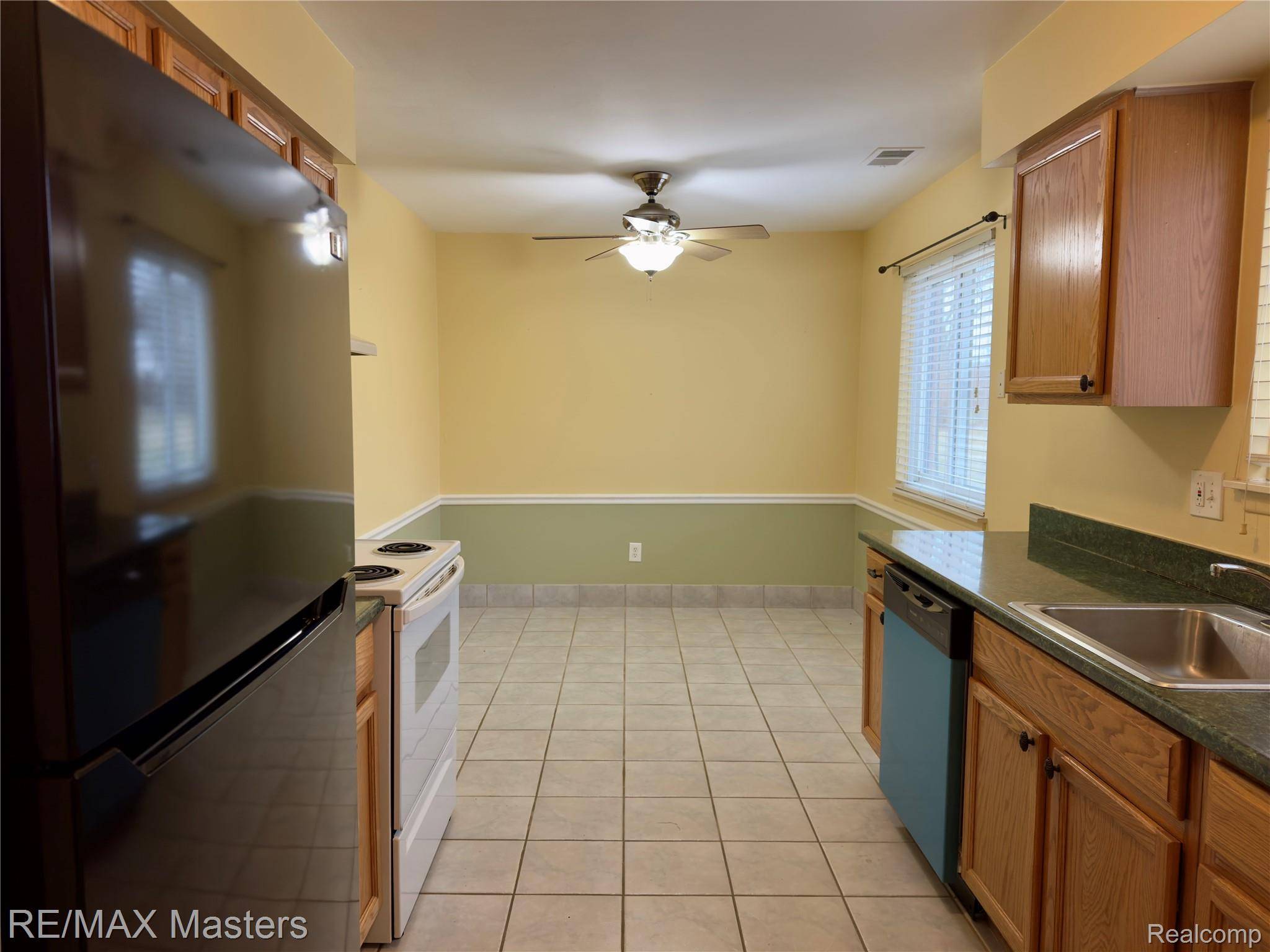 20037 Village Green CT, Brownstown Charter Township, MI 48183