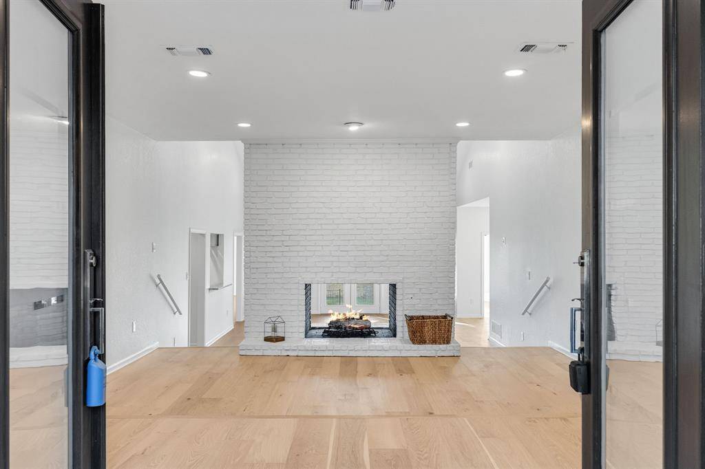 2636 Brookside Drive, Irving, TX 75063