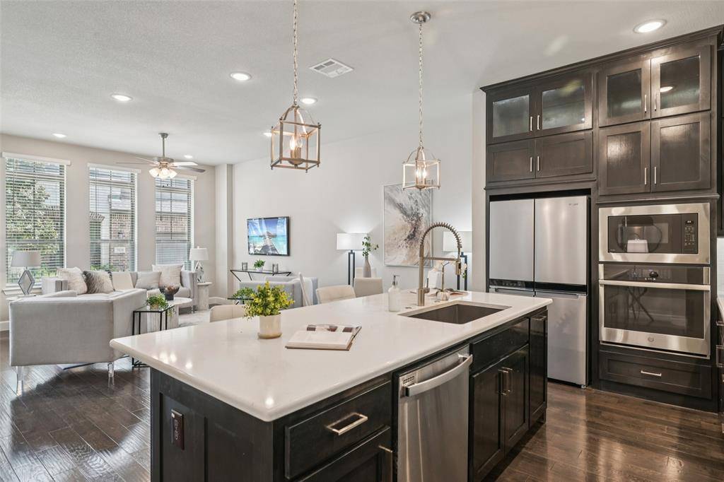 7024 Mistflower Lane, Dallas, TX 75231