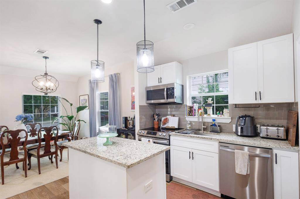 2744 Catherine Street, Dallas, TX 75211