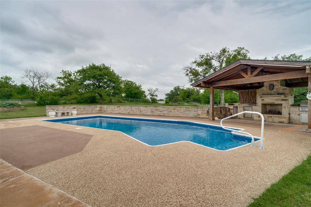 710 Upper Denton Road, Weatherford, TX 76085