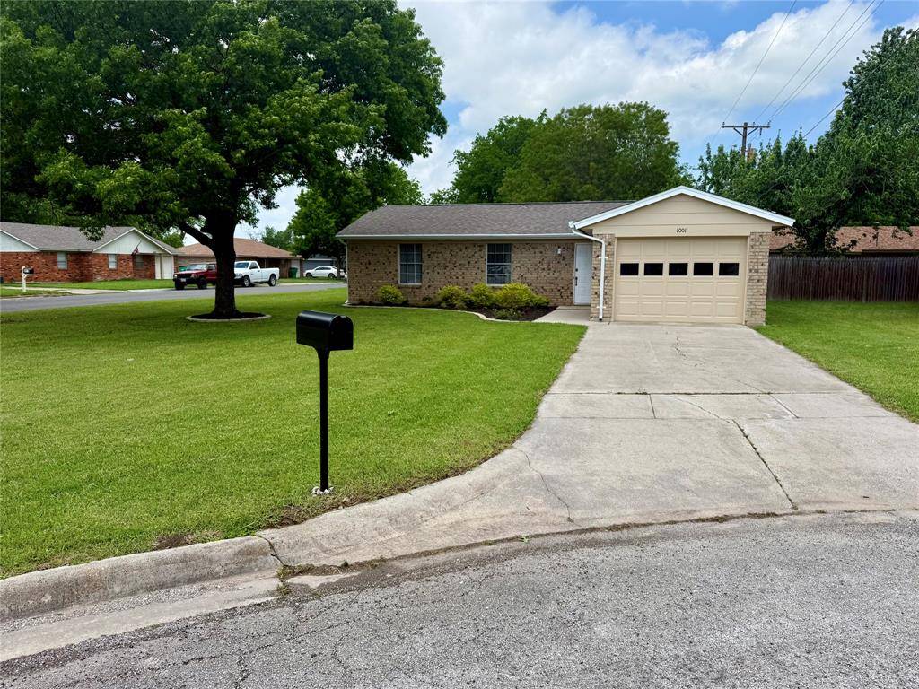 1001 Parkwood Court, Gainesville, TX 76240