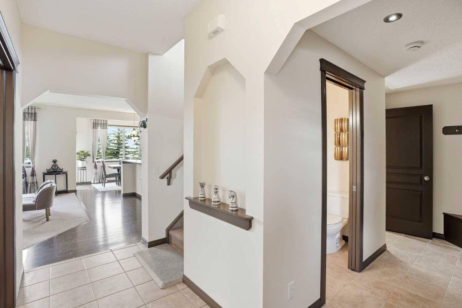 6 Springborough GN SW, Calgary, AB T3H5M6