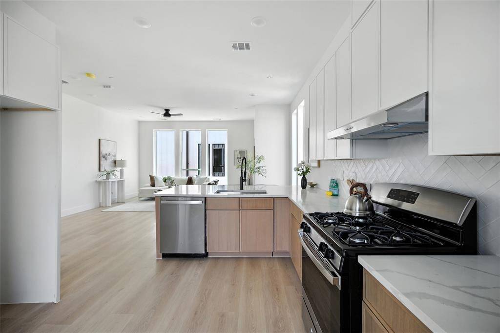 312 N Lancaster Avenue #104, Dallas, TX 75203