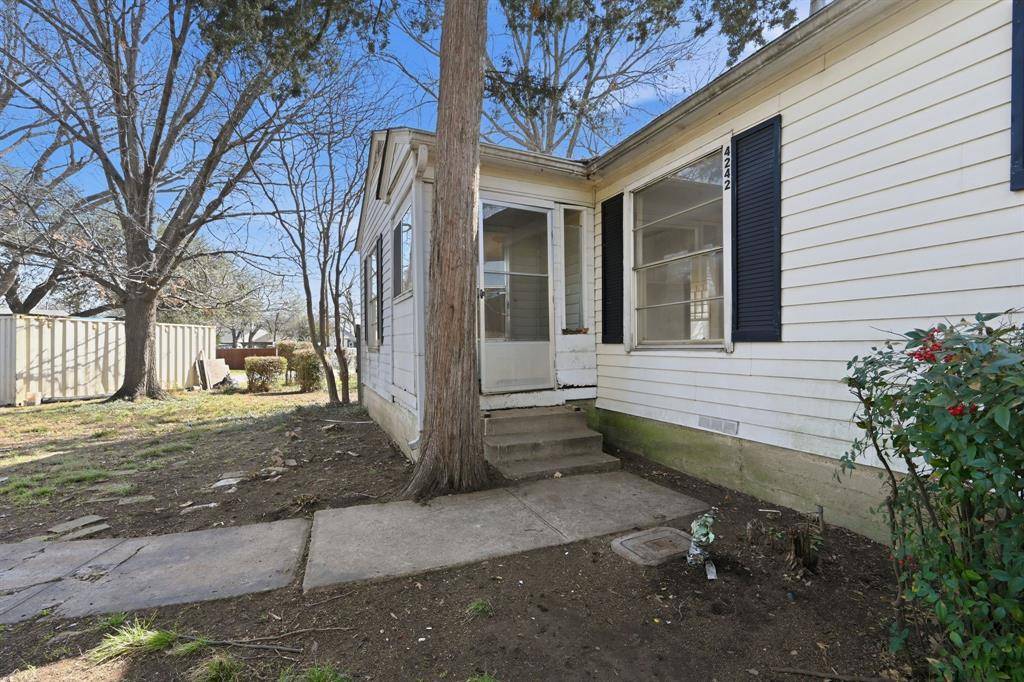4242 Aero Drive, Dallas, TX 75209