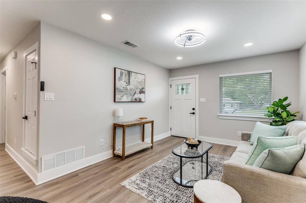 5848 Fursman Avenue, Fort Worth, TX 76114