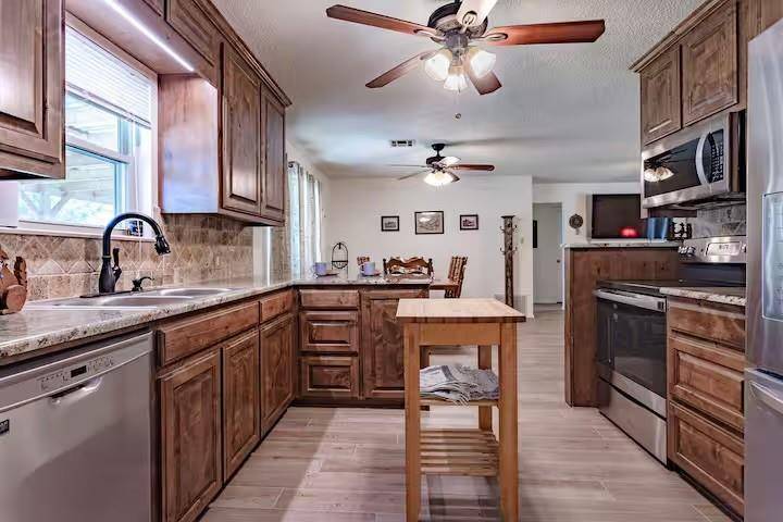 107 Camino Del Rosas, Woodway, TX 76712