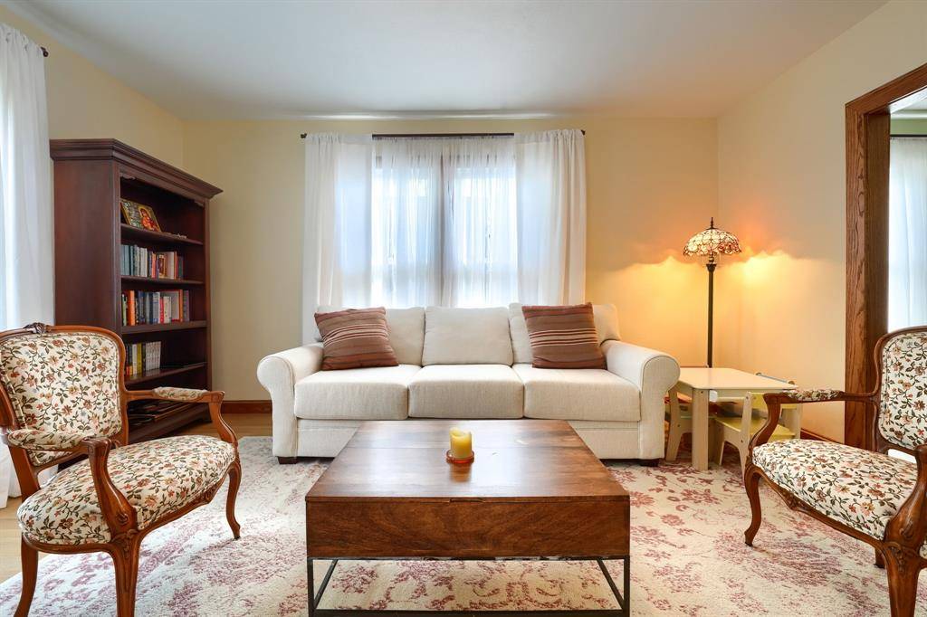 919 N Clinton Avenue, Dallas, TX 75208