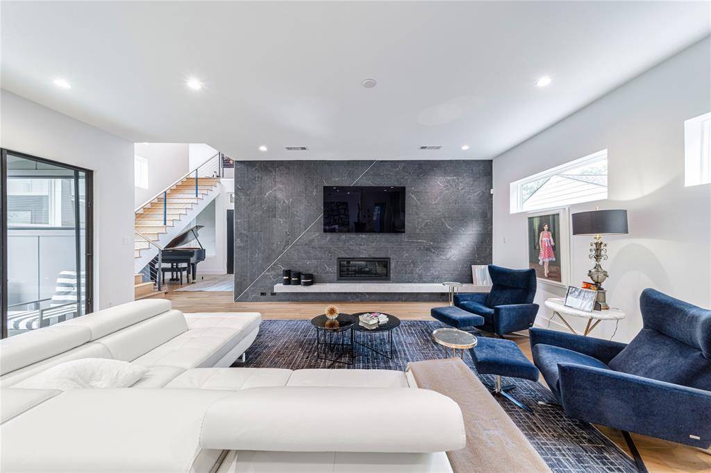 9753 Mixon Drive, Dallas, TX 75220