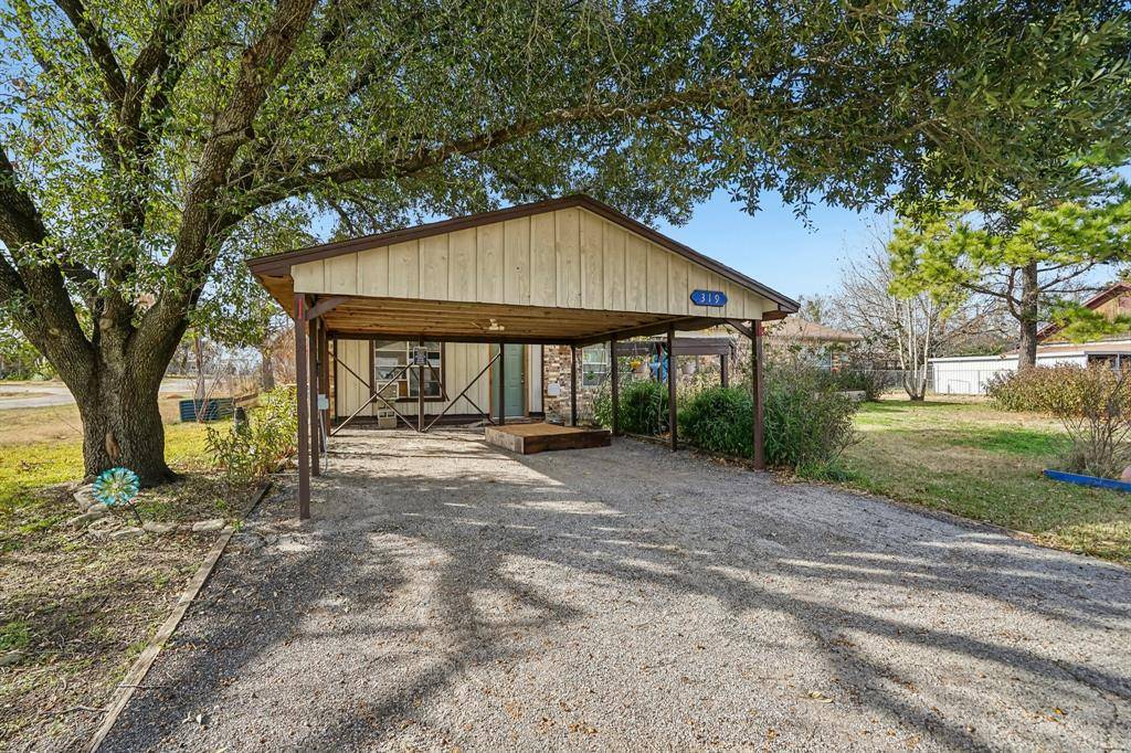 319 S Rogers Street, Covington, TX 76636