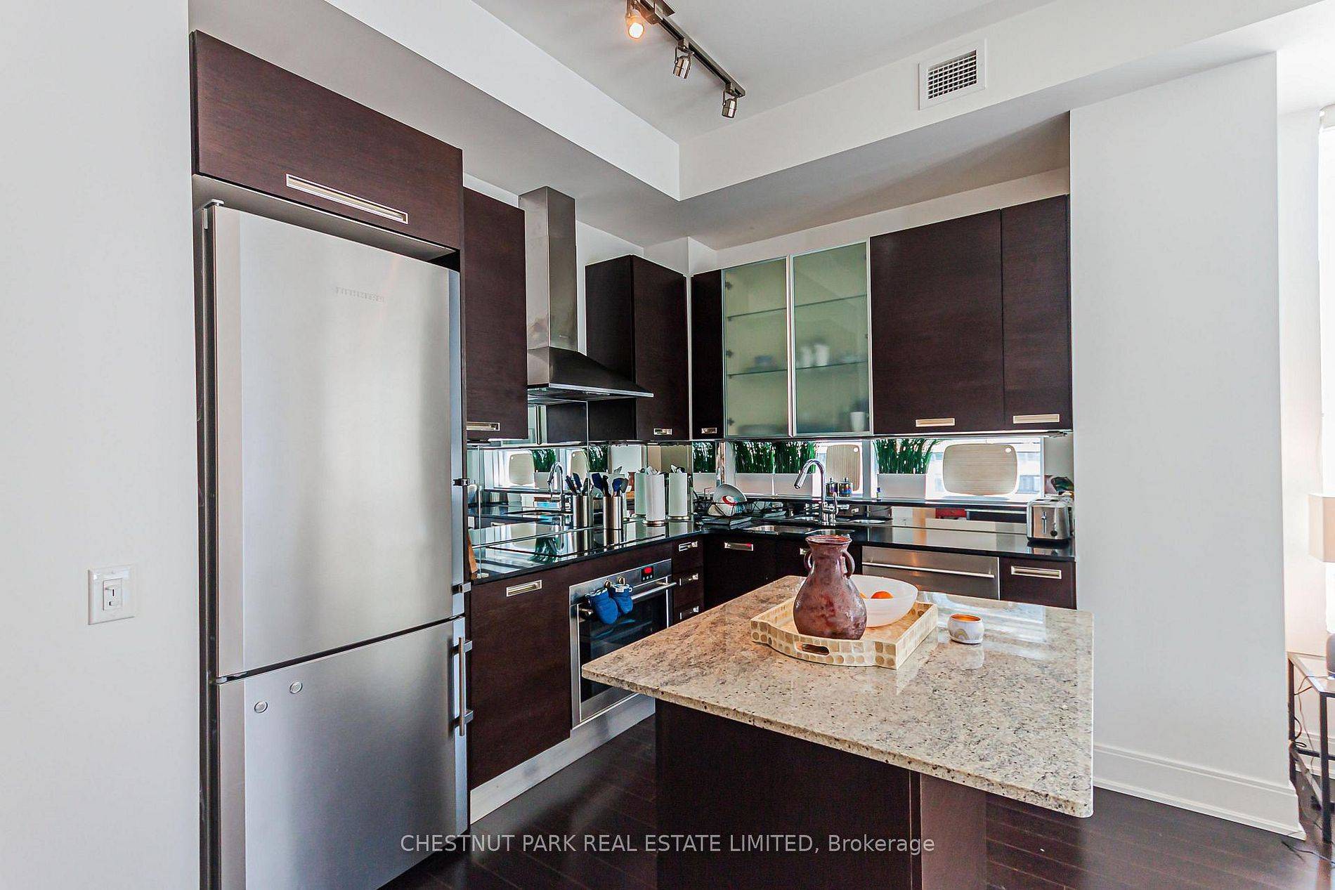 21 Balmuto ST #1204, Toronto C01, ON M4G 1S5