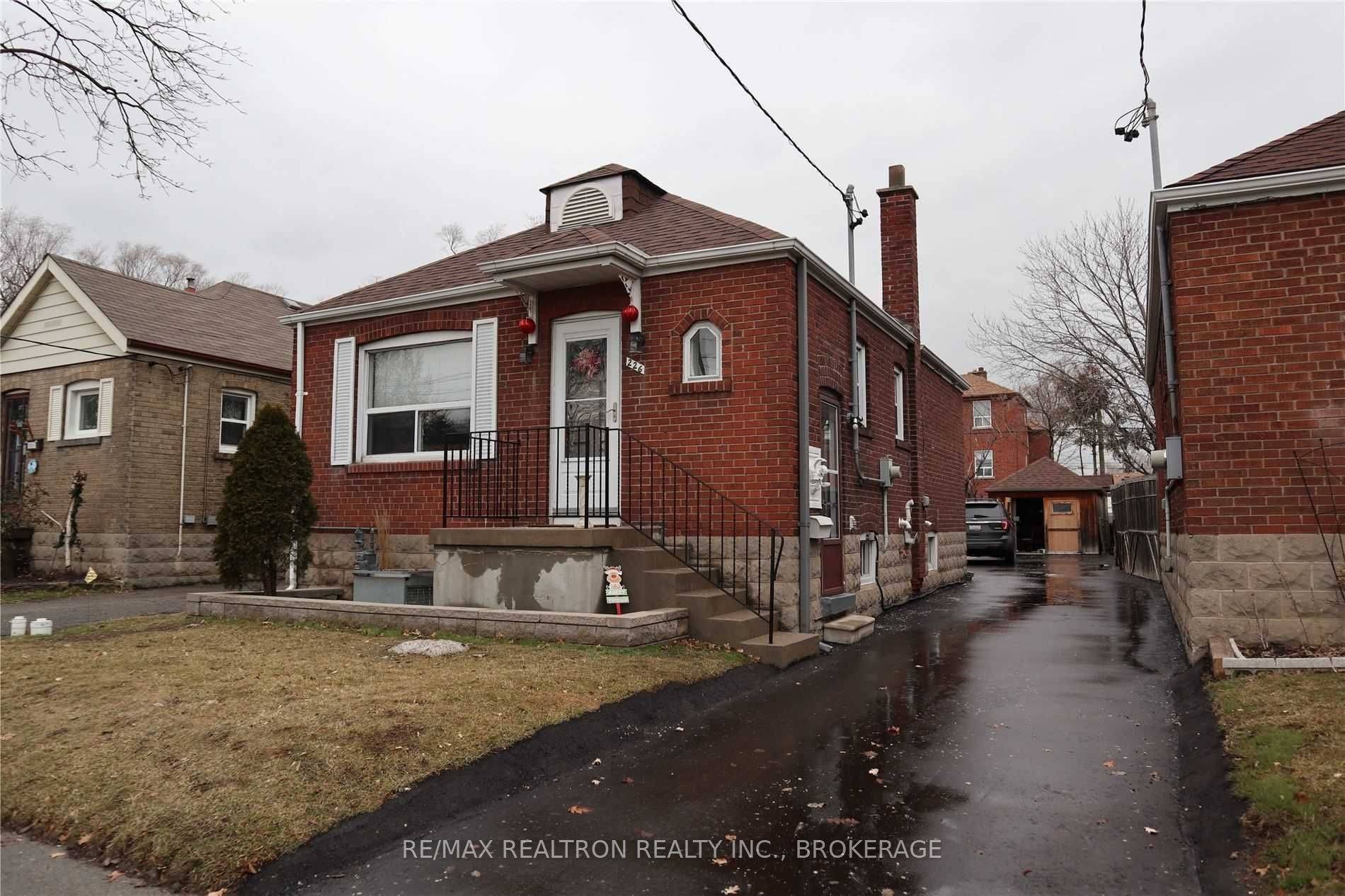 226 Church ST, Toronto W04, ON M9N 1P1