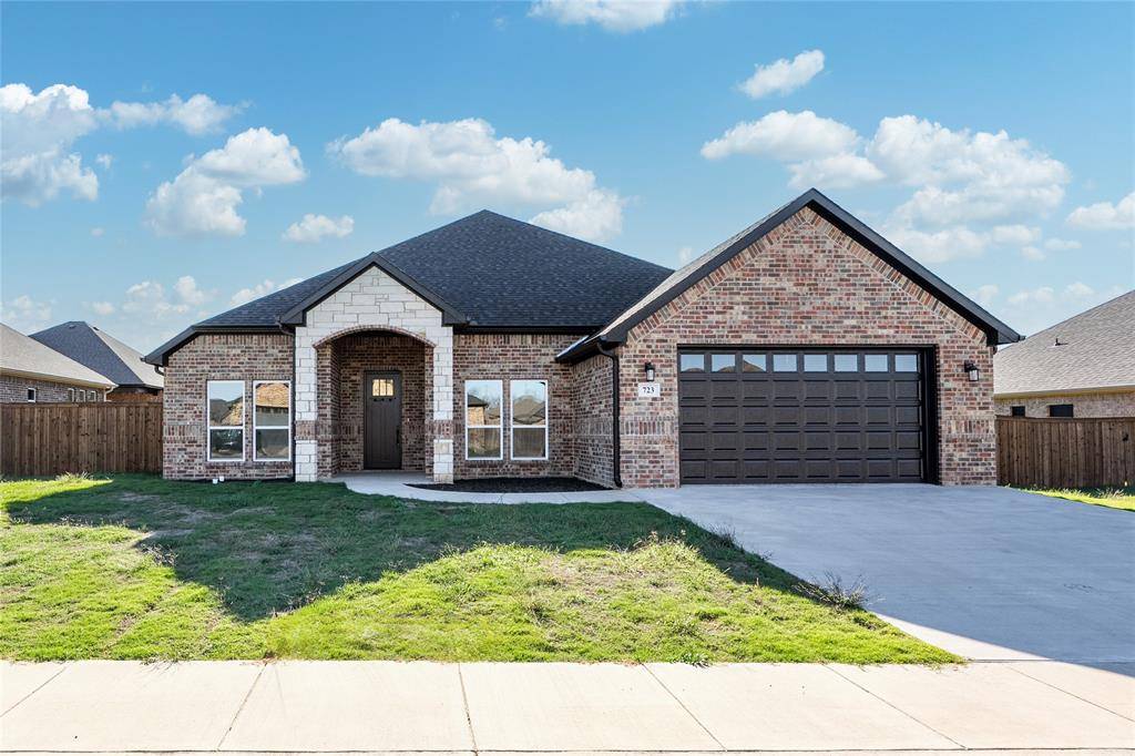 723 Cobblestone Circle, Mabank, TX 75147