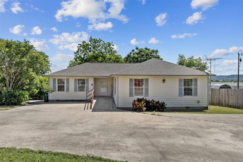 701 N 2nd Street, Cranfills Gap, TX 76637