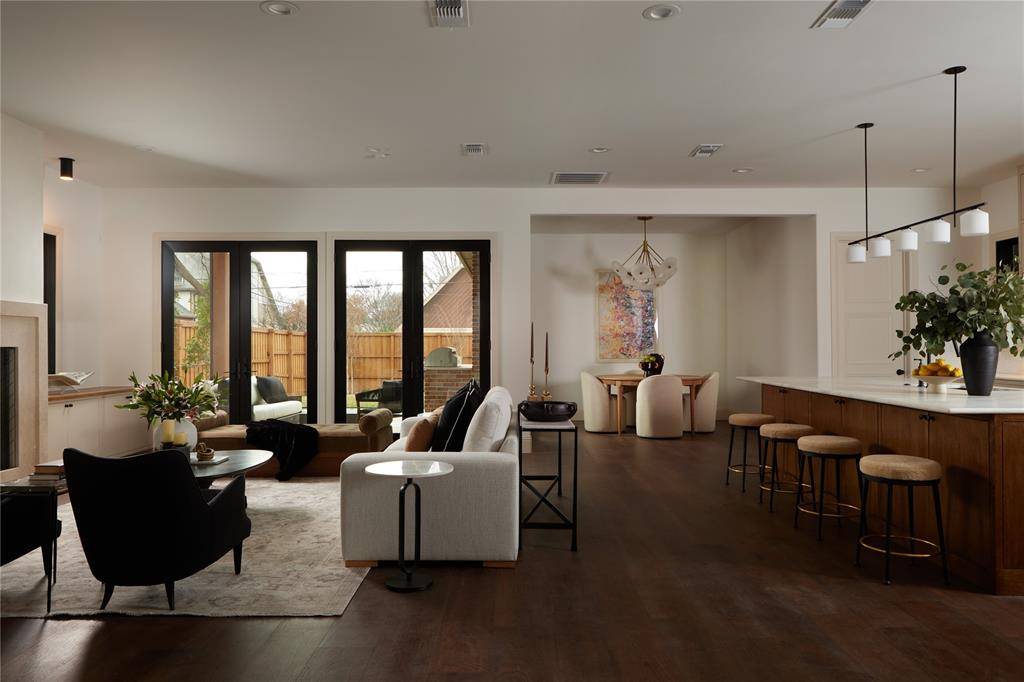 6201 Lakeshore Drive, Dallas, TX 75214