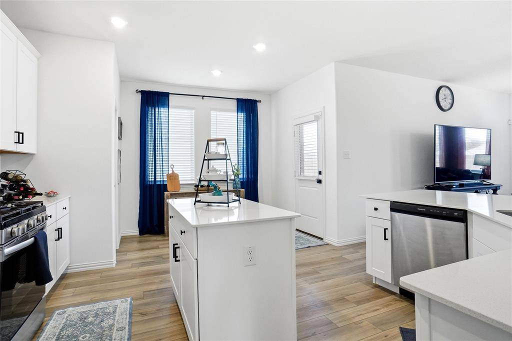 1333 Almond Road, Azle, TX 76020