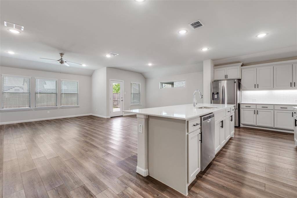 140 Chase Creek Drive, Lavon, TX 75166