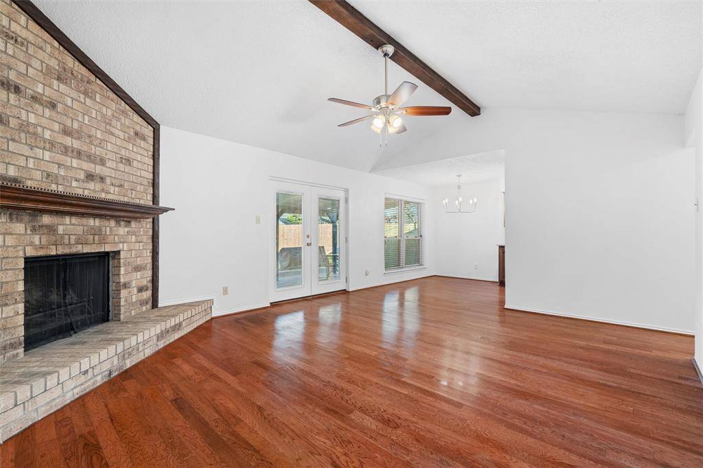 921 Red Oak Street, Azle, TX 76020