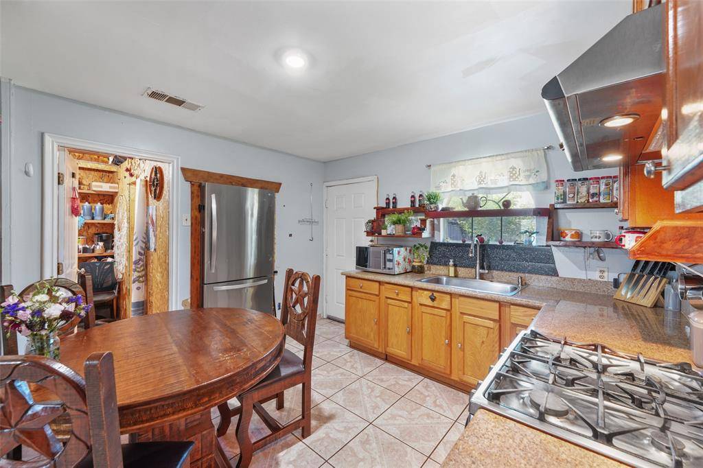 11405 S Blossom Circle, Balch Springs, TX 75180