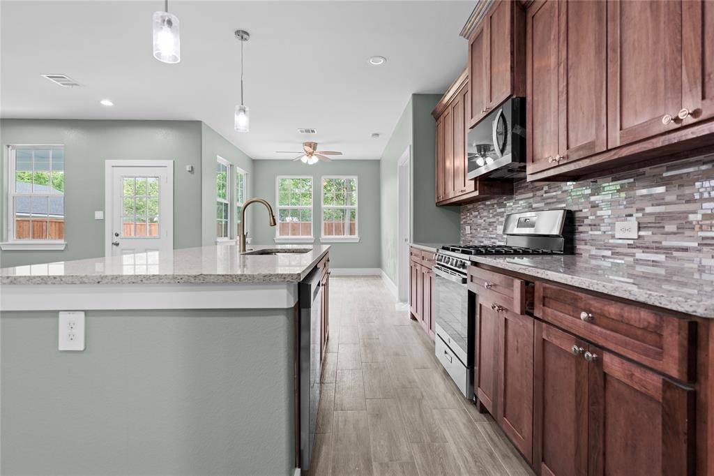 205 W 11th Street, Bonham, TX 75418