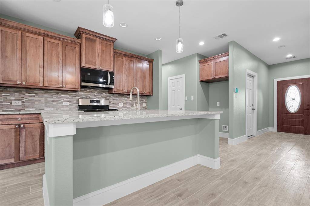 205 W 11th Street, Bonham, TX 75418