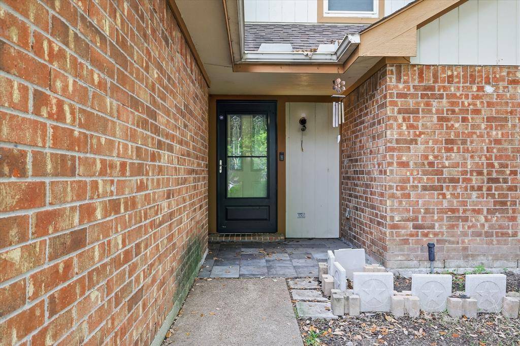 2204 Polo Club Court, Arlington, TX 76017