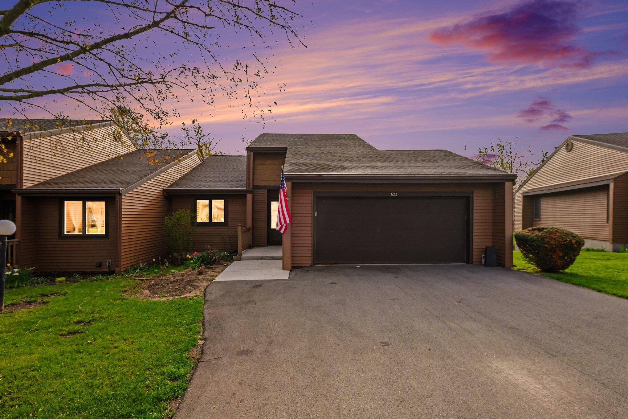 625 Maple Creek DR, Holland City, MI 49423