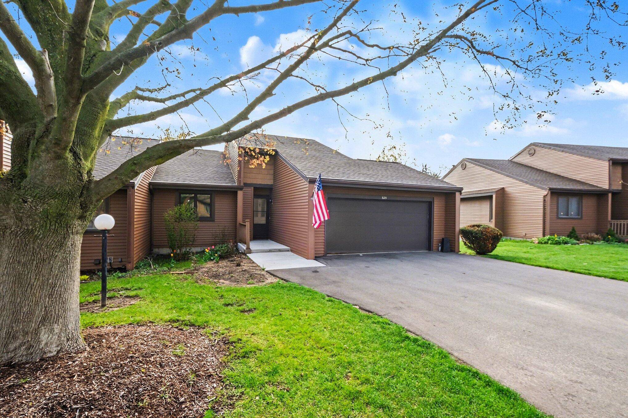 625 Maple Creek DR, Holland City, MI 49423