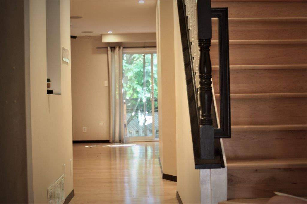 719 Melbourne AVE, Carlingwood - Westboro And Area, ON K2A 1X4