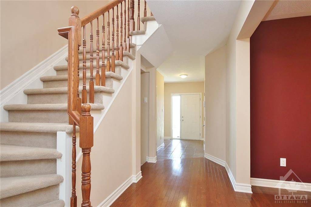 4143 Kelly Farm DR, Blossom Park - Airport And Area, ON K1T 4H9