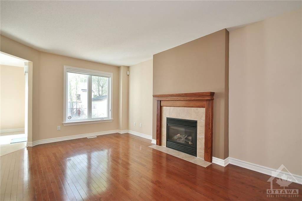 4143 Kelly Farm DR, Blossom Park - Airport And Area, ON K1T 4H9