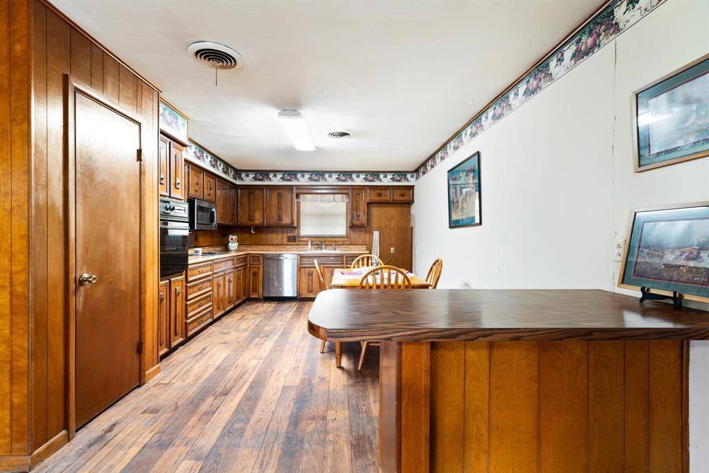 410 S Bois Darc Street, Blossom, TX 75416