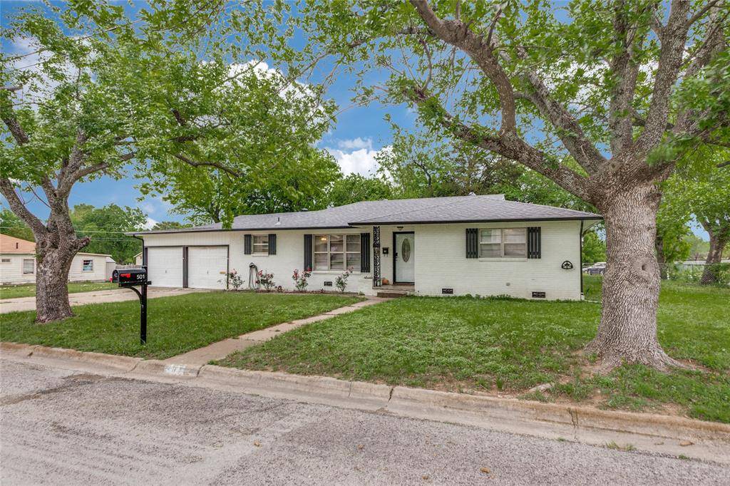 501 Lindsey Street, Bowie, TX 76230