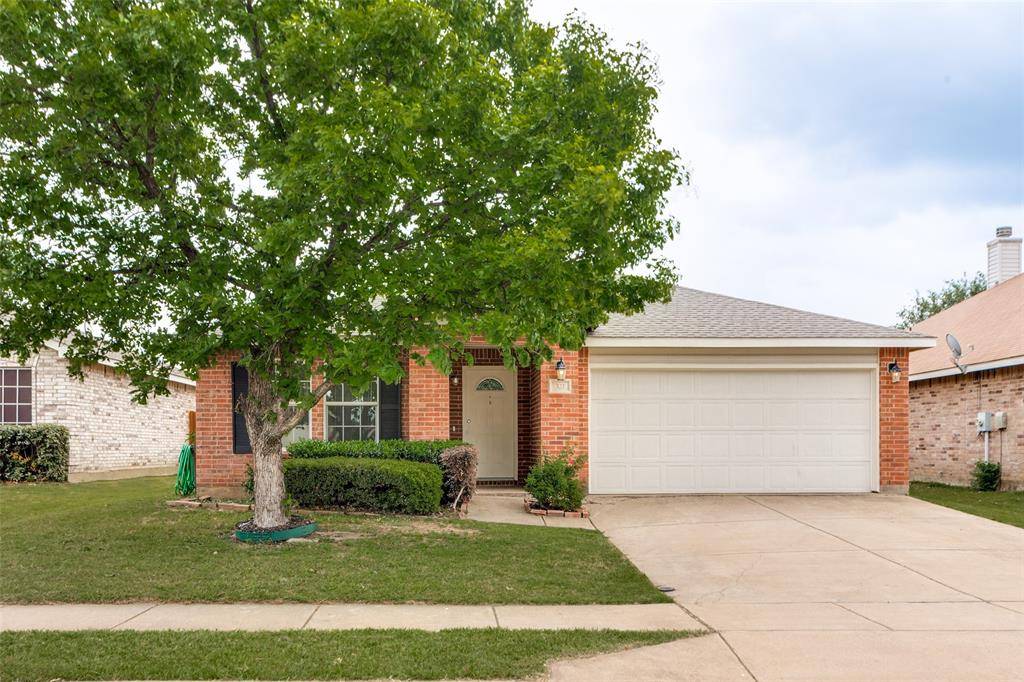 321 Silver Lake Trail, Fort Worth, TX 76140