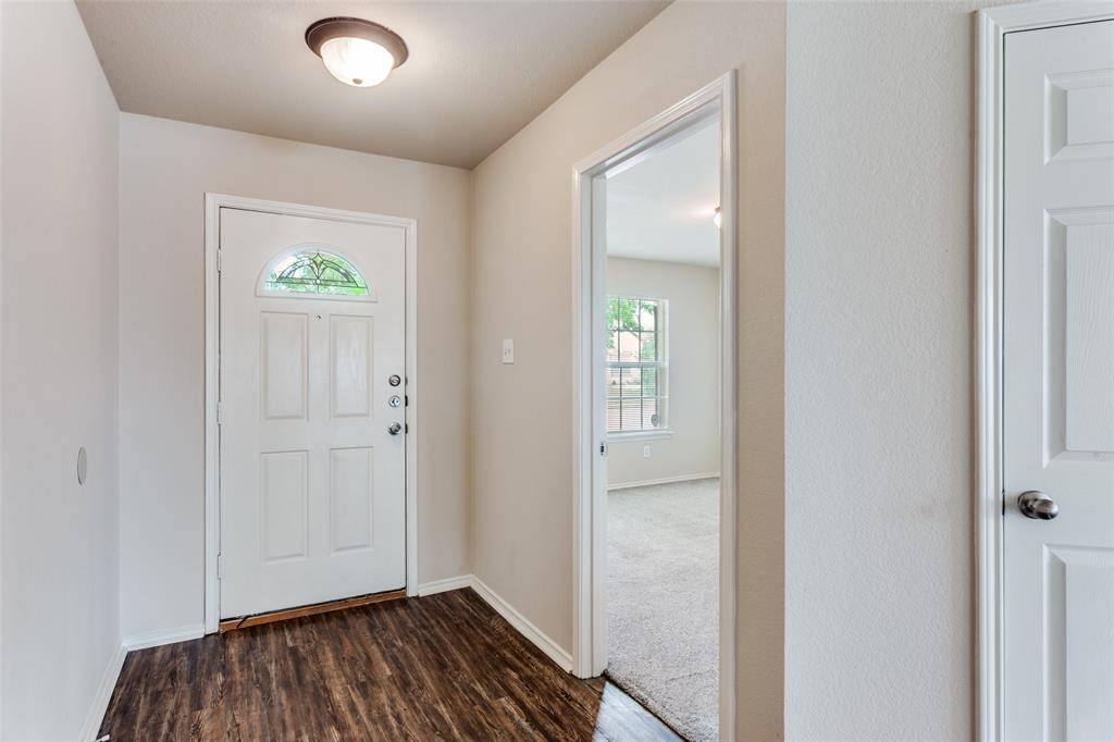 321 Silver Lake Trail, Fort Worth, TX 76140